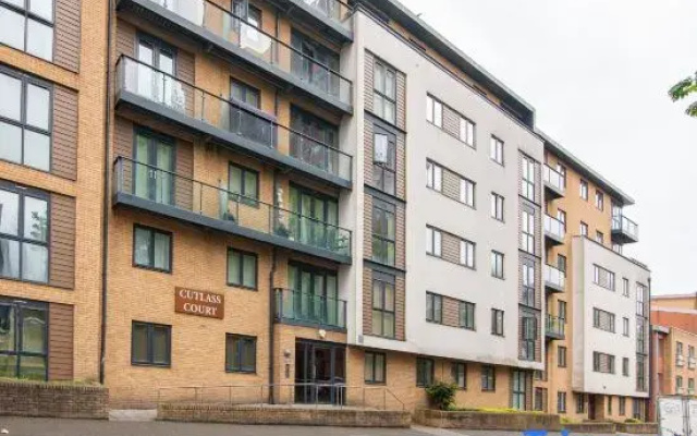 Two-bed Luxury Apartment B12LS by Live Comfortably