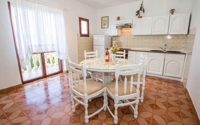 David - 20m From the Beach With Parking - A2