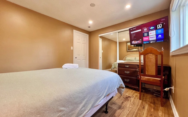 Cozy Home Near Transit & Hillcrest Mall with Free Parking