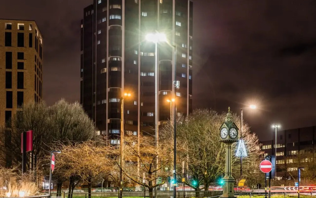 PS Apartments: Birmingham Skyline