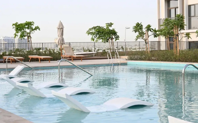 Contemporary 1BR Sleeps4 Balcony Pool Gym Dxbhills