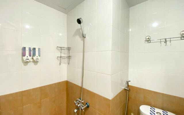 Comfort And Strategic 2Br At Green Pramuka City Apartment