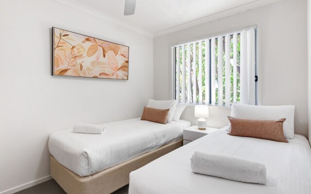 MARJ12- Stylish and Spacious Apartment