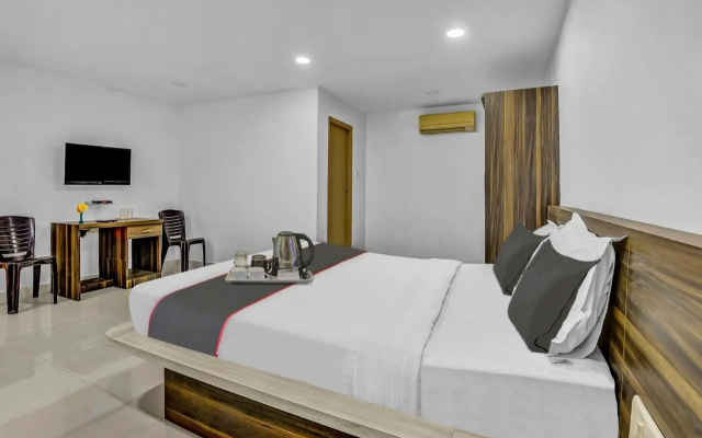 Collection O 70105 Hotel Sai Town House