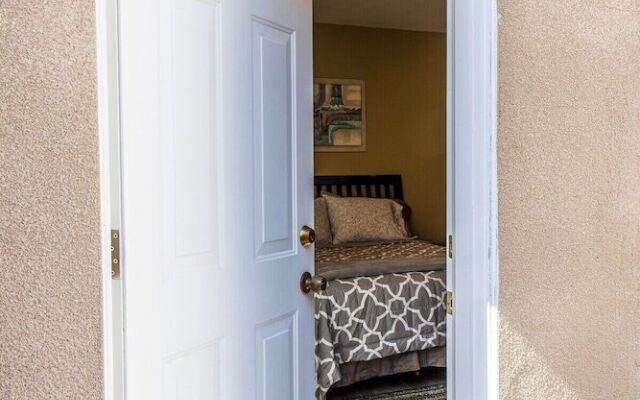 Charming Studio in Hayward