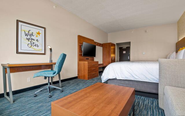 Holiday Inn Express & Suites Orlando - Lake Buena Vista, an IHG Hotel