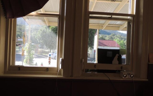 Wozza's B&B and Vault Cafe