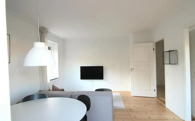 Great 2-bed w Balcony in Charlottenlund