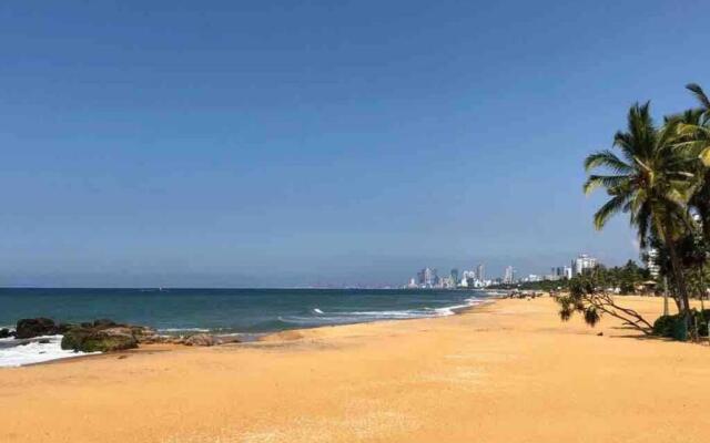 Modern luxury Condo,3 bedroom and 3 bathrooms