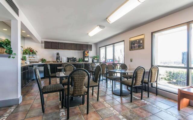 Studio 6 Suites Louisville, KY – Airport/Expo Center