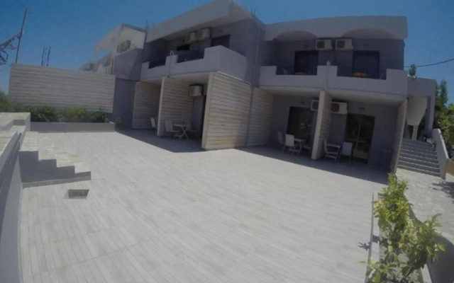 Yiannis Apartments