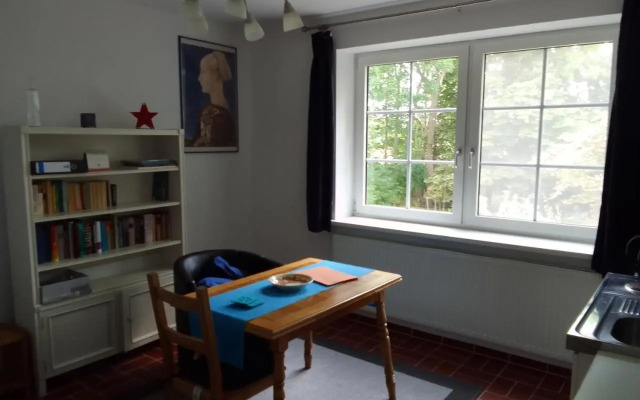 Ländliche 1-Raumwohnung im Park