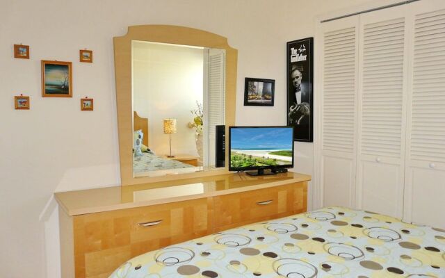 Pet-friendly Home With Southern Exposure and Pool