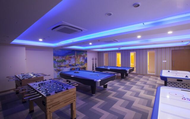 United 21, The Grand
