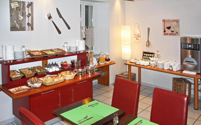 Hôtel de Genève , Faverges-Seythenex 74210, Haute Savoie