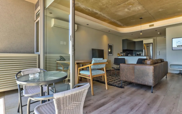 Luxury Family Apartment With Balcony