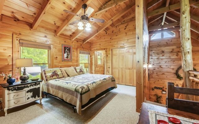 Horsin' Around 3 Bedroom Cabin by Redawning