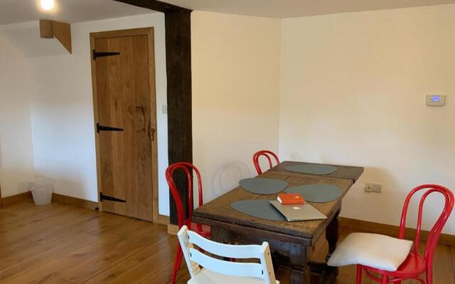 Delightful 4BD Home Full of Flair Edenbridge Kent