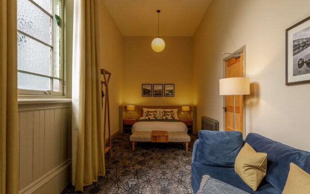 Riva Boutique Hotel & Restaurant