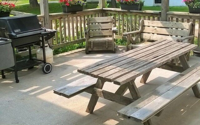 4 Bedroom Blue Mountain Rental with Hot Tub