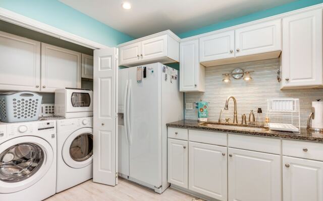 Cozy Goose Creek Escape w/ Patio & Grill