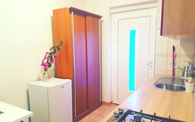 Floral Apartments Yazzy 1