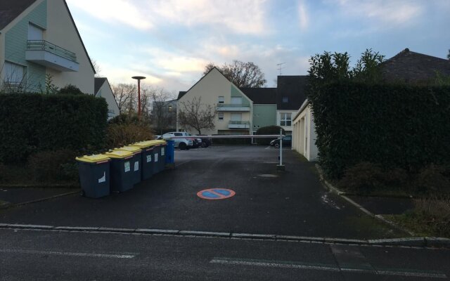 Chic Appartement avec Terrasse, Parking Privatif