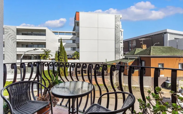 1Br Haven W/ Balcony & Parking