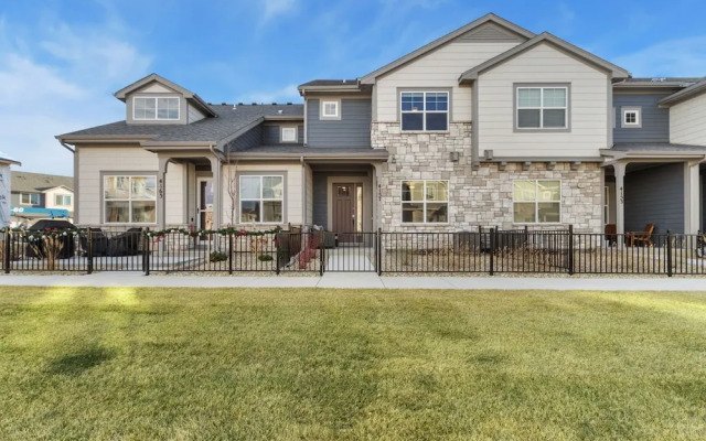 Noco Retreat - King Beds, Fireplace, Scenic Trails