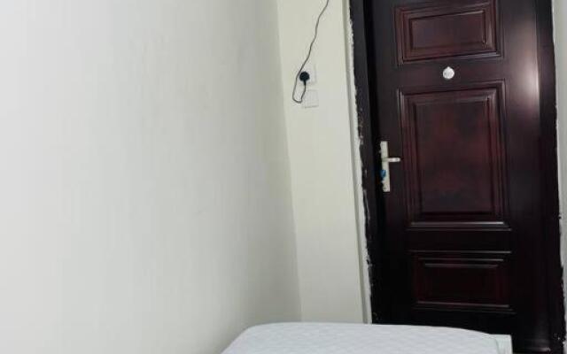 Cozy and low budget studio in a kilimani apartment