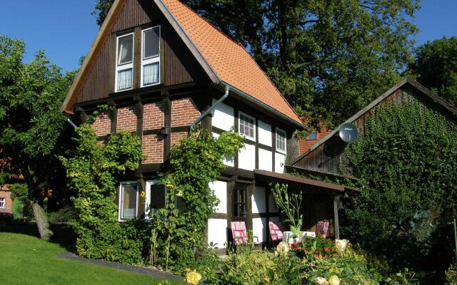 Heritage Holiday Home in Wienhausen near River