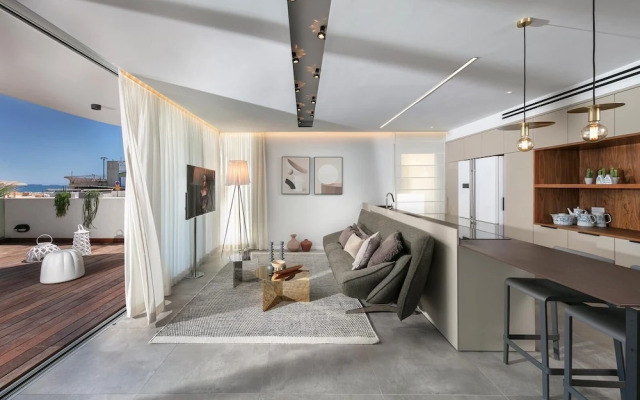 Bat Galim Seaside Retreat by Sea N' Rent