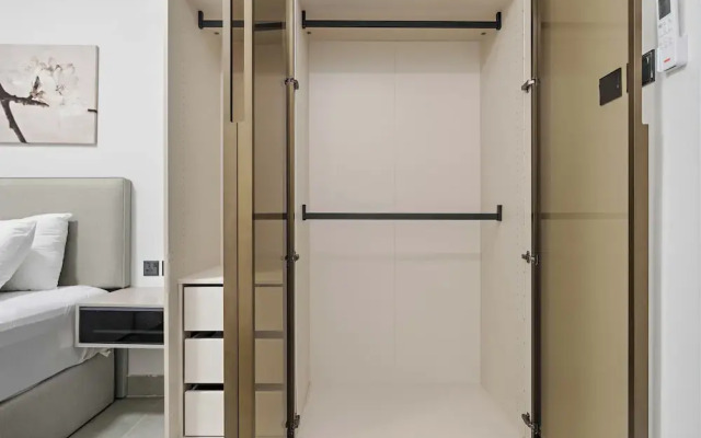 Silkhaus Rose Residency 36