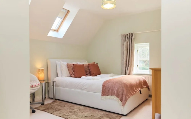 The Bourton-on-the-water Place - Lovely 5bdr House With Parking + Garden