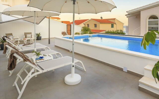 Villa Lola