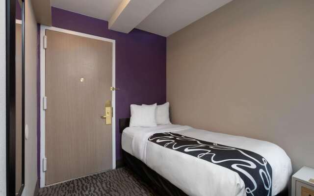 La Quinta Inn & Suites by Wyndham New York City Central Park