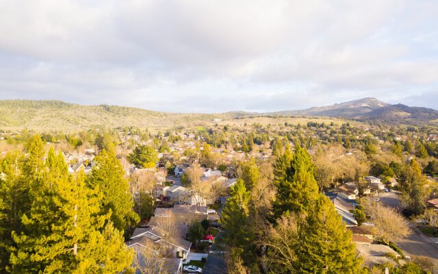 Marigold by Avantstay Warm & Stylish Home in Wine Country w/ Pool