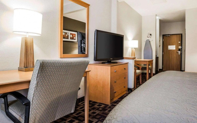 Quality Inn & Suites Des Moines Airport