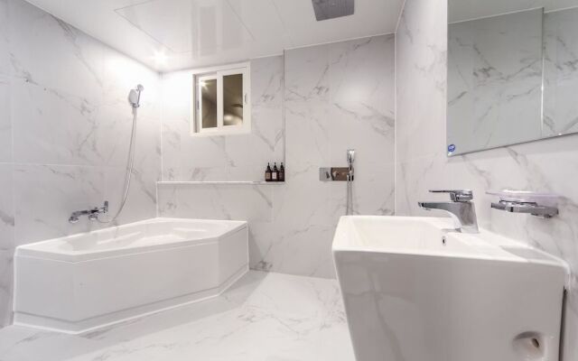 Browndot Hotel - Gold