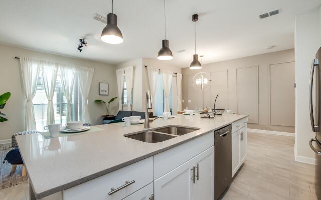 Stylish Home w/ Private Pool, 10 Min. From Disney!