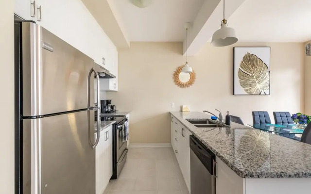 GLOBALSTAY. Modern Townhomes on Lake Ontario