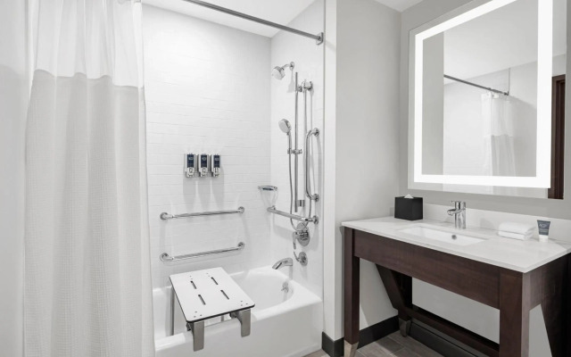 Four Points by Sheraton Flushing