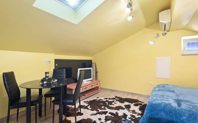 Comfortable Holiday Home in Pirovac With Garden