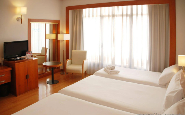 Hotel Madrid Plaza de España Affiliated by Meliá