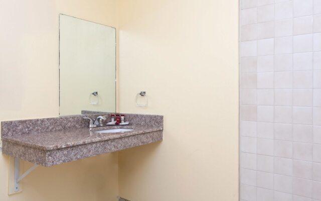 Ramada Limited Bakersfield Central