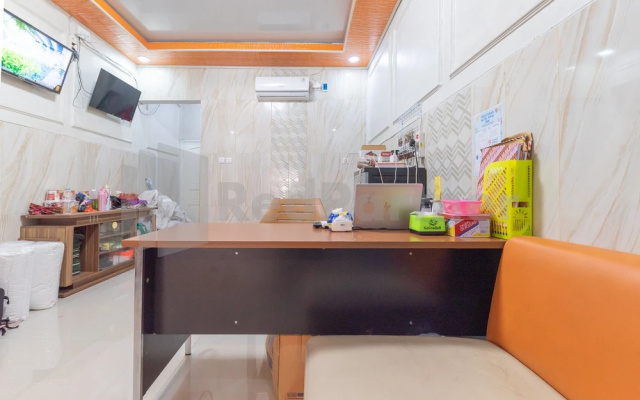 Rifal Inn Mitra RedDoorz – Guest Rooms – Tegal