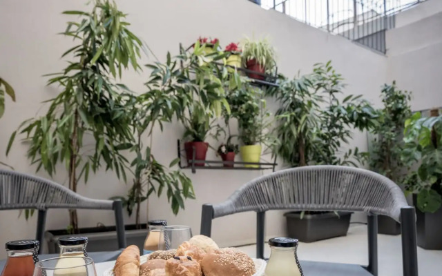 Urban Nest - Suites & Apartments