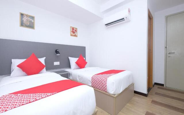 OYO 44043 First Garden Hotel