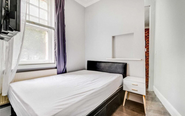 Beautiful flat Next to Victoria Station