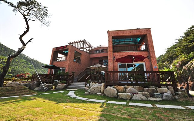 Yeongdeok Green Garden Pension